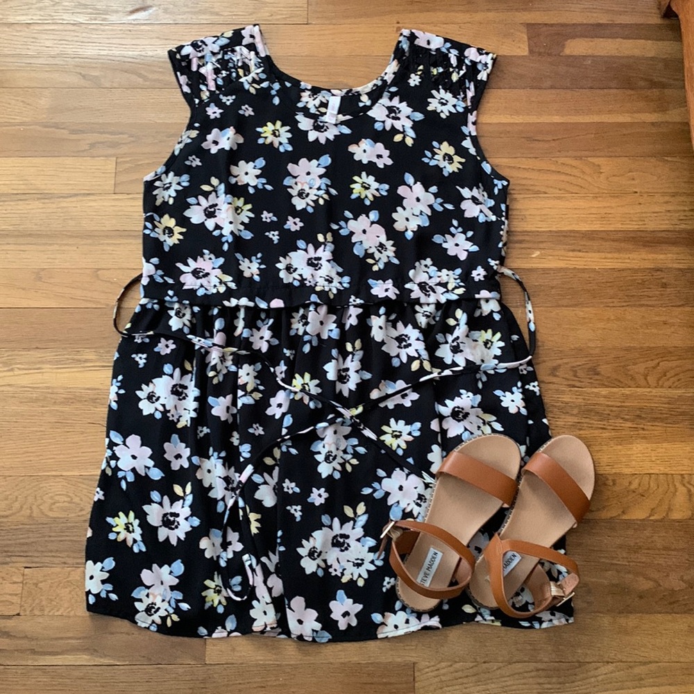 🌸 Xhilaration black floral mini dress. Size XL.